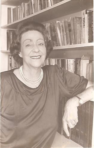 Carmen da Silva em sua biblioteca - Foto de Fernando Seixas