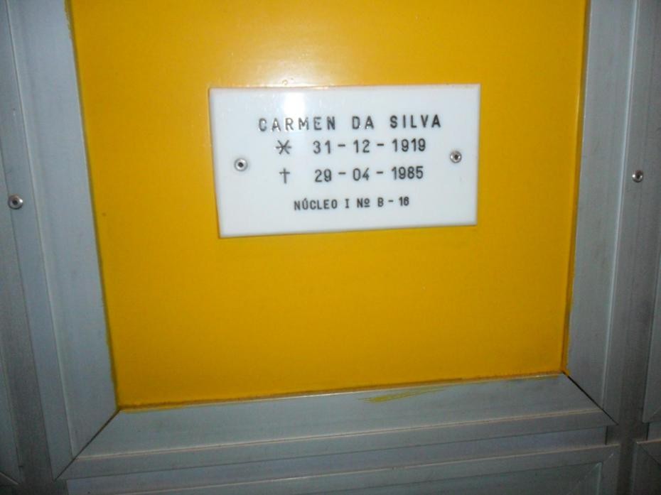 Urna funerária que contém os restos mortais de Carmen da Silva, Igreja de Nossa Senhora de Copacabana, Núcleo 1-8-16 - Rua Hilário de Gouveia, 36.